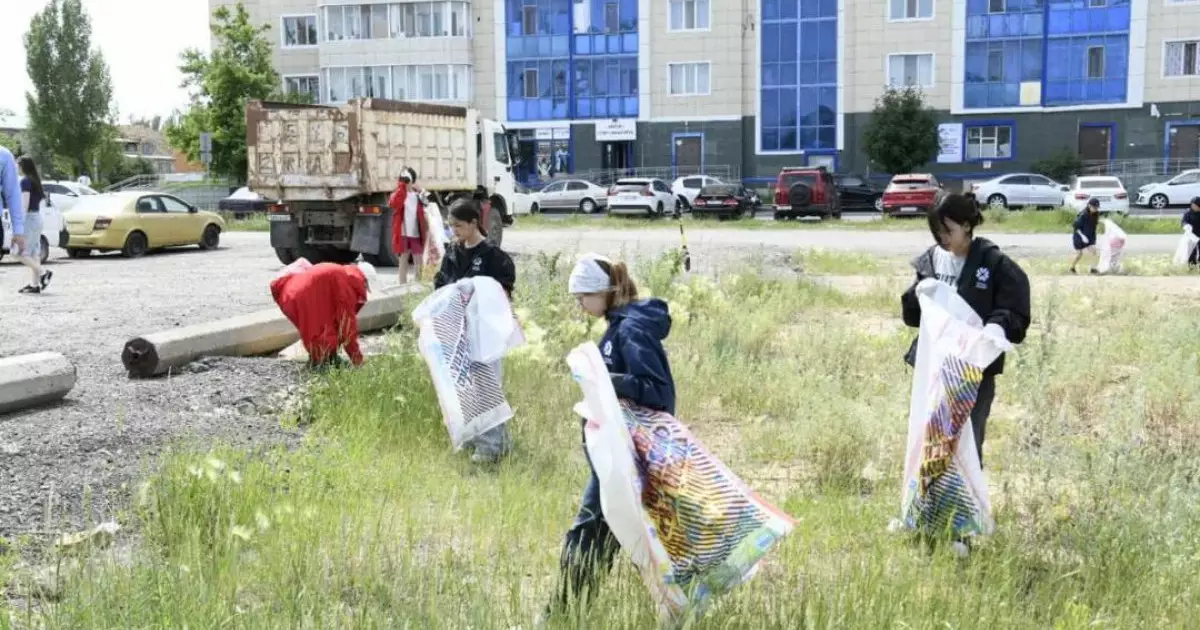  Астаналық жастар «Таза Қазақстан» экоакциясын өткізді 