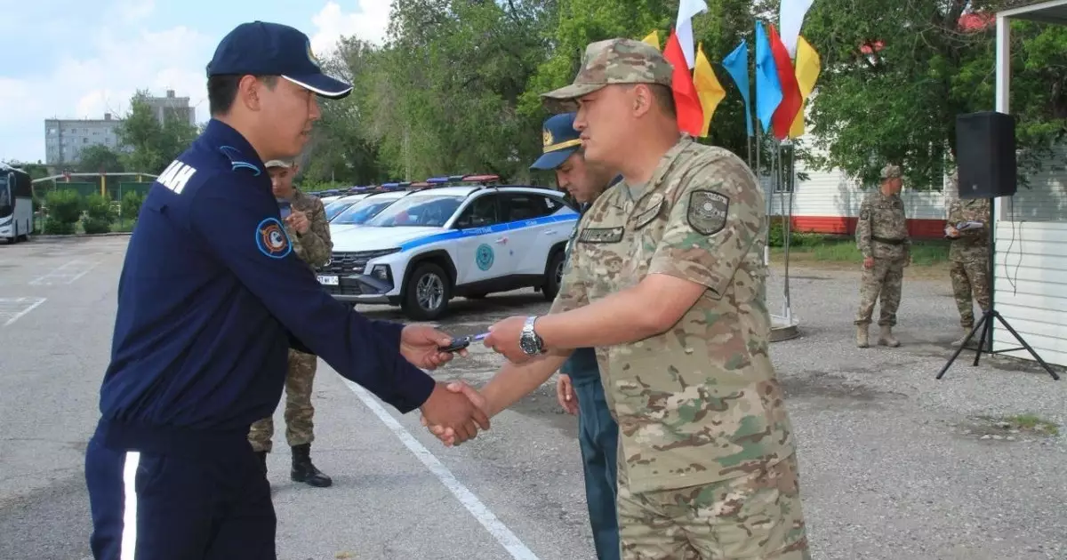  Ақтөбеде Ұлттық ұлан сарбаздарына жаңа автокөліктер табысталды 