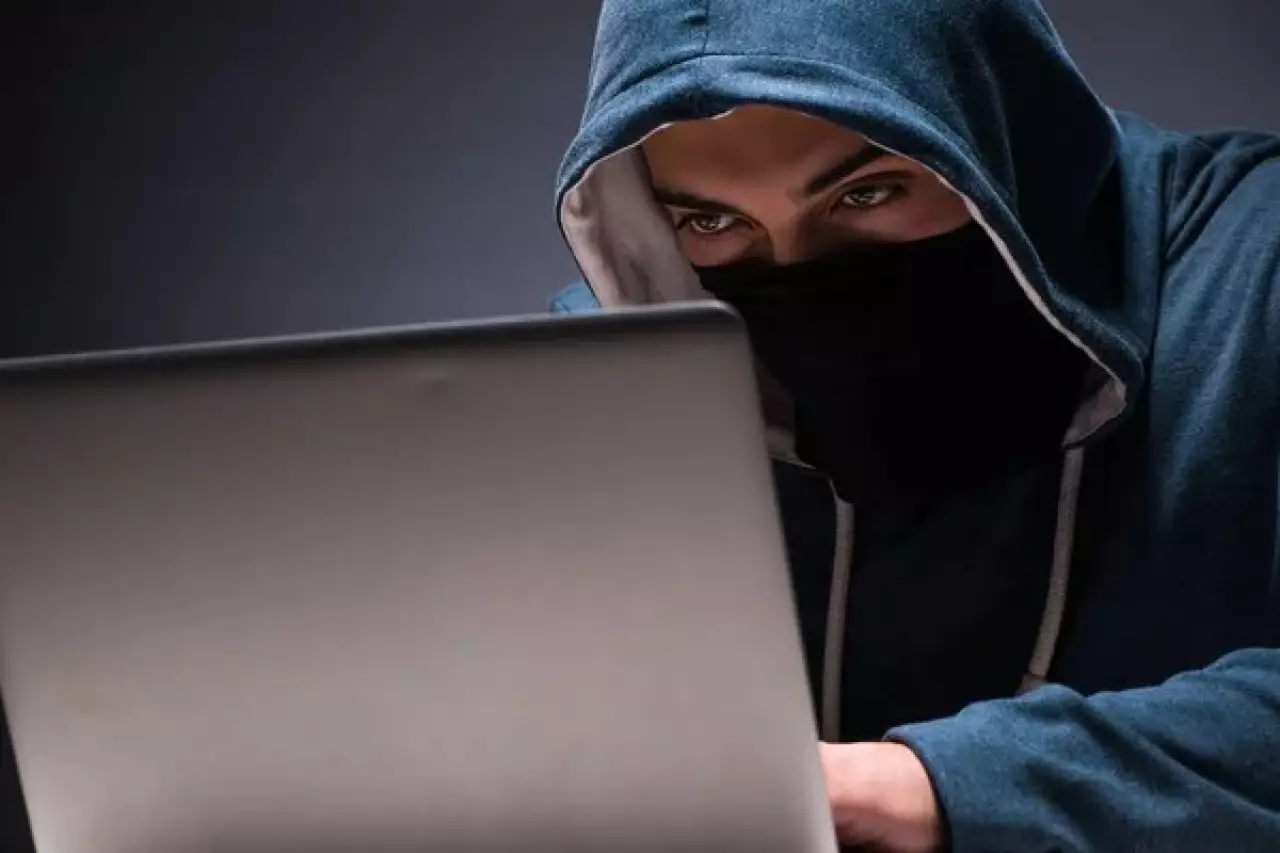 Права за деньги и без очередей? Чем обернулась продажа «липовых» услуг для жителя Сатпаева