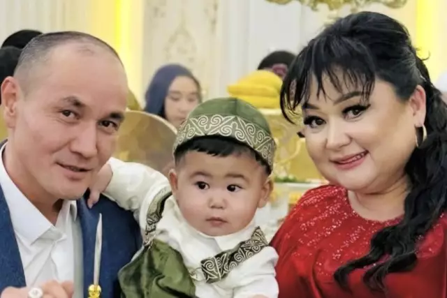 «Бөлек кеттік»: Роза Әлқожа келінінен бөлек шықты