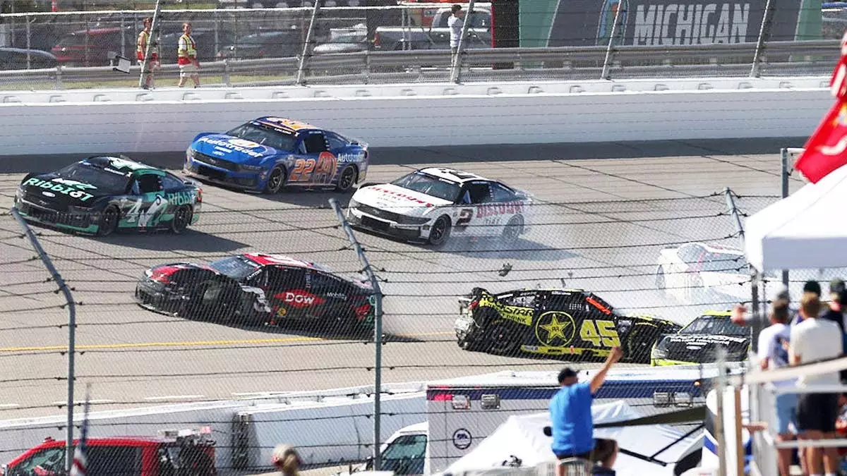 Самый страшный за многие годы завал в NASCAR потряс гараж, Эрнхардт снова спас ситуацию, а Бубба Уоллес прочитал лекцию молодой звезде.