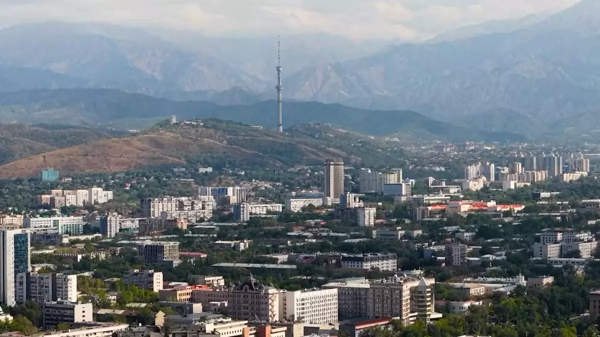 Алматы әкімі Әуезов ауданындағы қоғамдық кеңістіктерді жаңғырту жұмыстарын тексерді