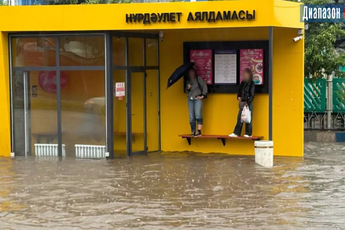 Актобе ушел под воду после сильного дождя