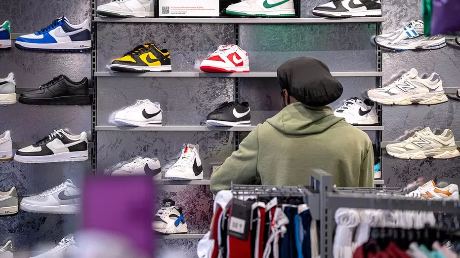Владелец Hibbett Sports планирует закрыть 175 нерентабельных магазинов в рамках масштабной реорганизации в Северной Америке.
