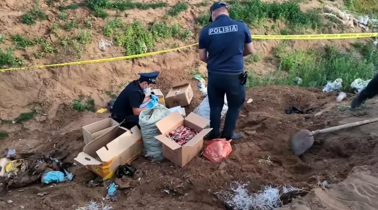 Шприцы и пробирки с биоматериалами нашли на полигоне в ЗКО