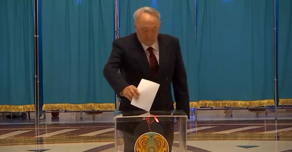 Нурсултан Назарбаев не имеет отношения к партии Amanat - Укибай