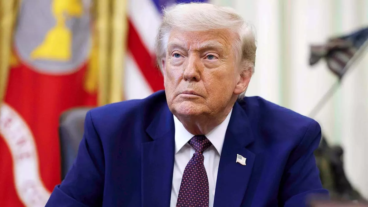 Судья, назначенный Обамой и ранее блокировавший указ Трампа о гражданстве по праву рождения, снова вмешался, отменив реформу визовой системы.