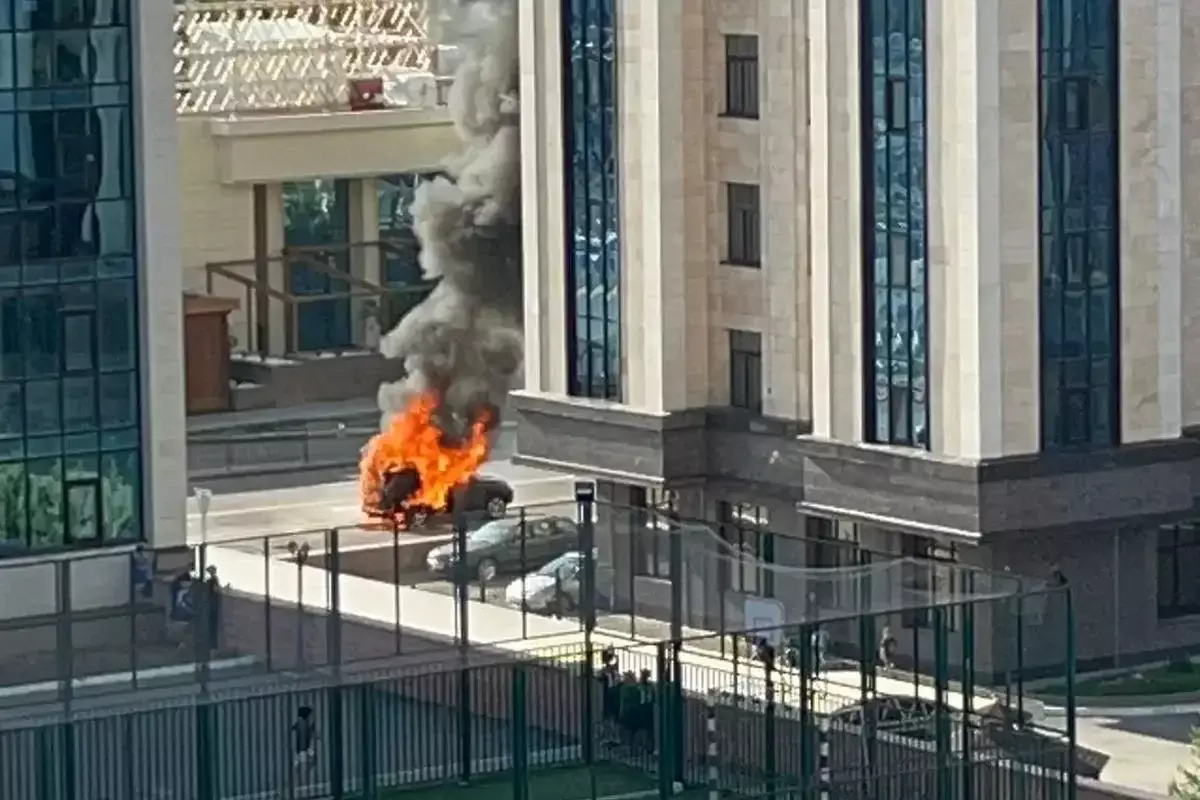 В Астане умер один из пострадавших при взрыве автомобиля