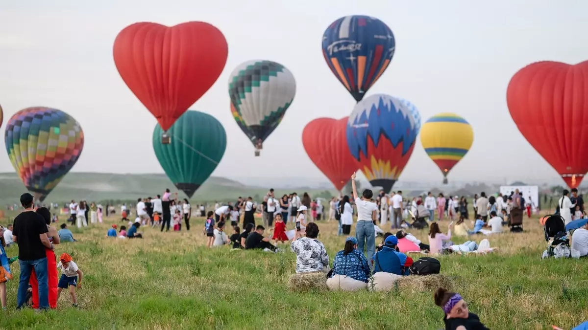 Каппадокияға барудың қажеті жоқ: Алматы облысында әуе шарларының фестивалі қалай өтті