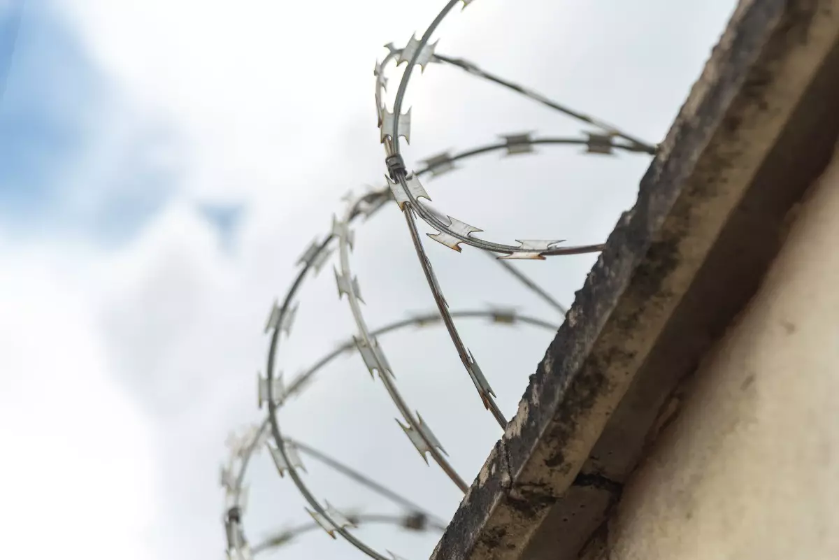 "Маған тұрмысқа шық": Жетісу облысында өзінен бірнеше жас кіші қызға сталкинг жасаған ер адам психостационарға жіберілді