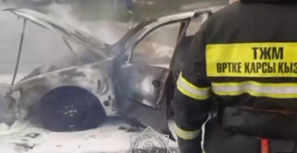 В Астане снова вспыхнул автомобиль после недавнего смертельного инцидента