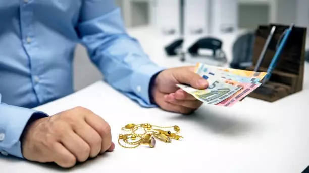 Ломбарды нарастили выдачу потребительских микрокредитов на 15%