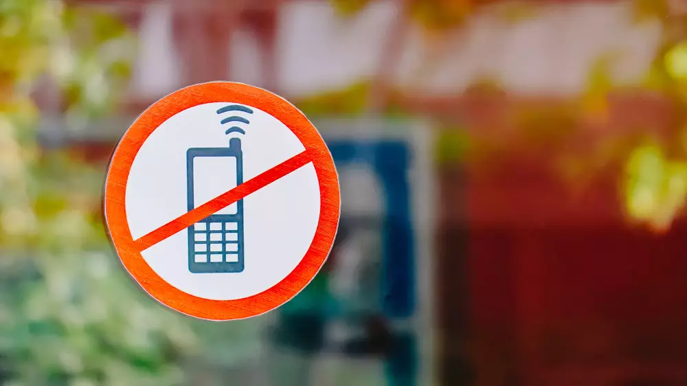 В Афганистане запретили пользоваться смартфонами талибам и госслужащим