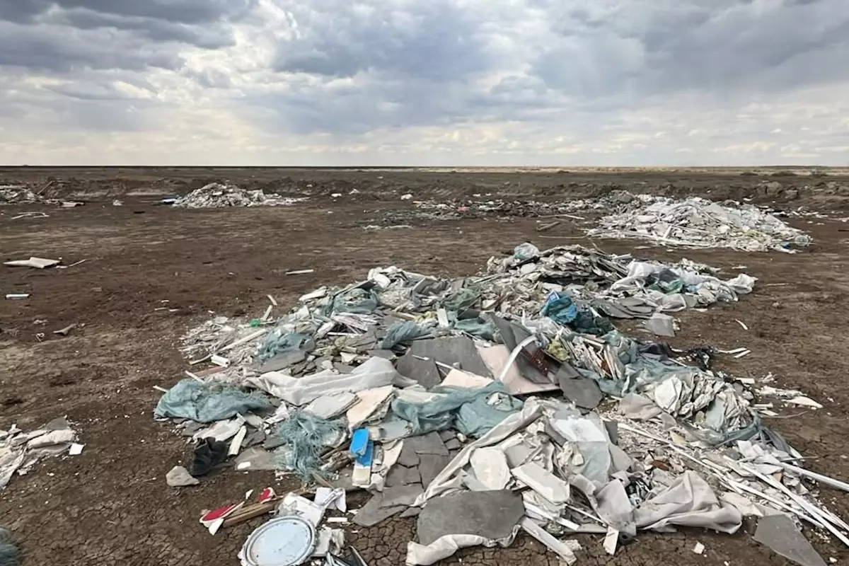 В Атырау и Кульсары нашли незаконные свалки