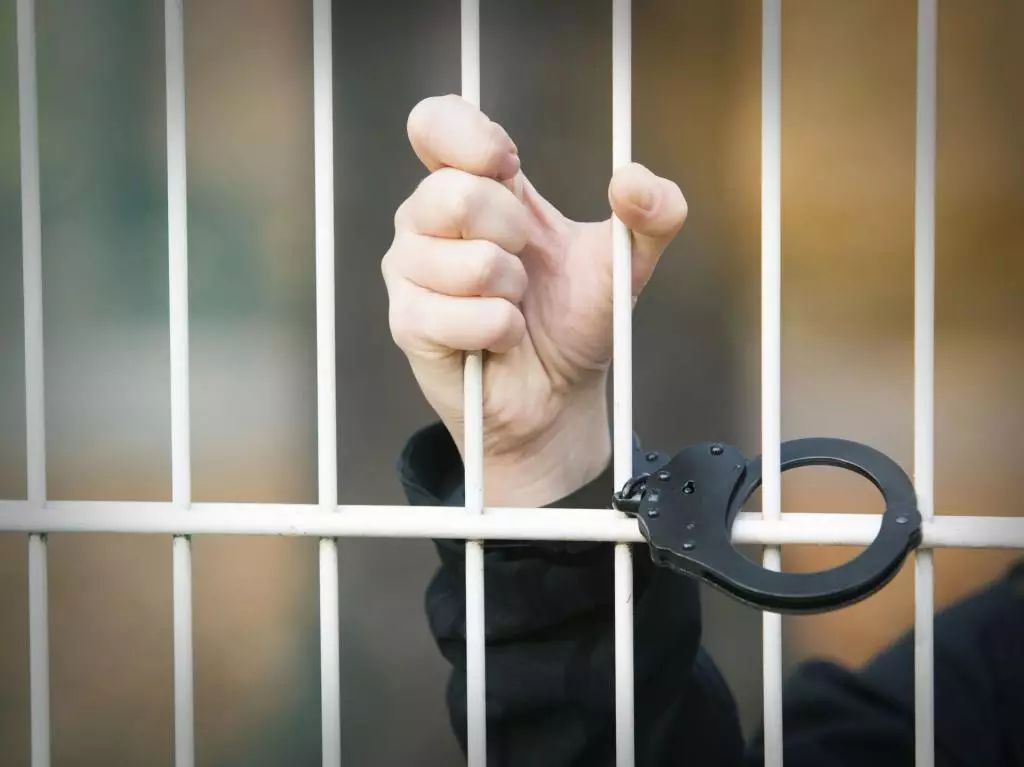 Гражданин Казахстана подозревается в мошенничестве в отношении пенсионерки.