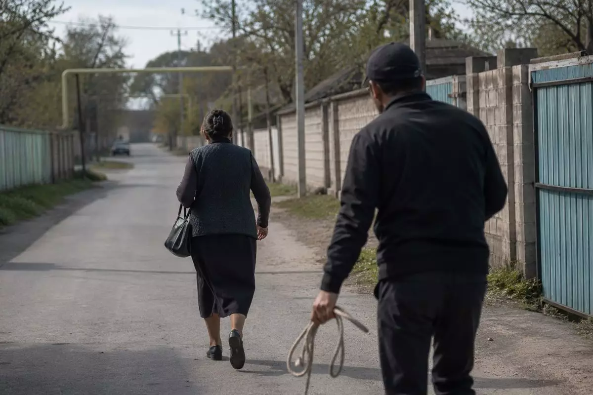 Неизвестный напал на женщину в Шамалгане и пытался задушить ее веревкой