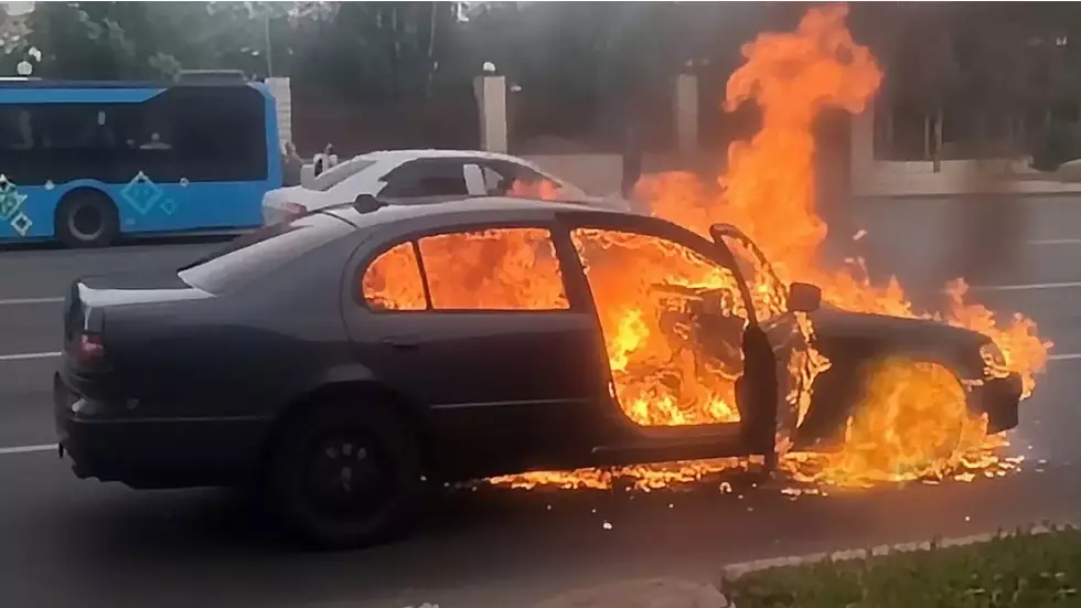 Астанада газбен жүретін көлік өртеніп кетті