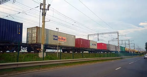 Грузоперевозки с Казахстаном по железной дороге с начала года выросли почти на 20 процентов.