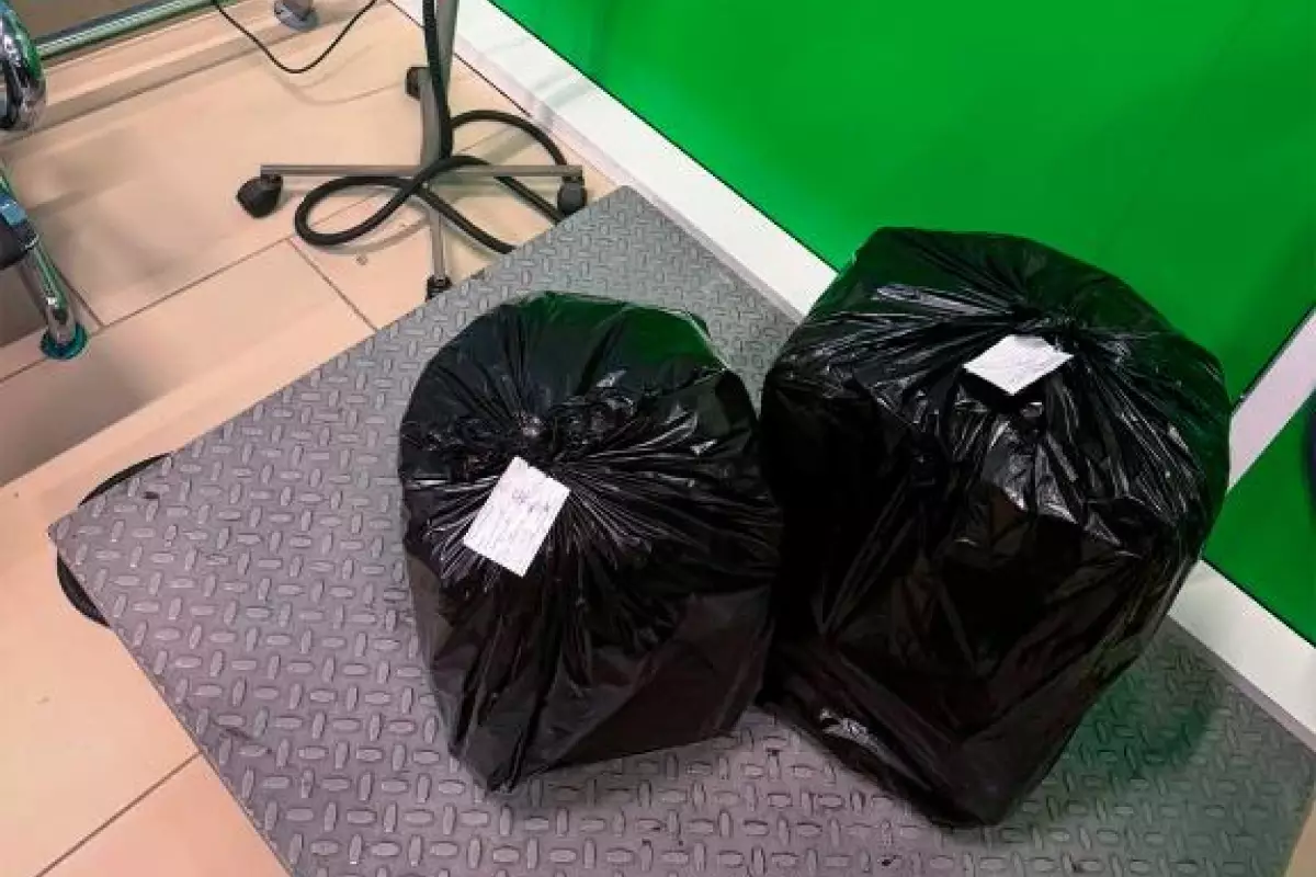 21 килограмм в чемодане: иностранка пыталась провезти мешок марихуаны в Алматы