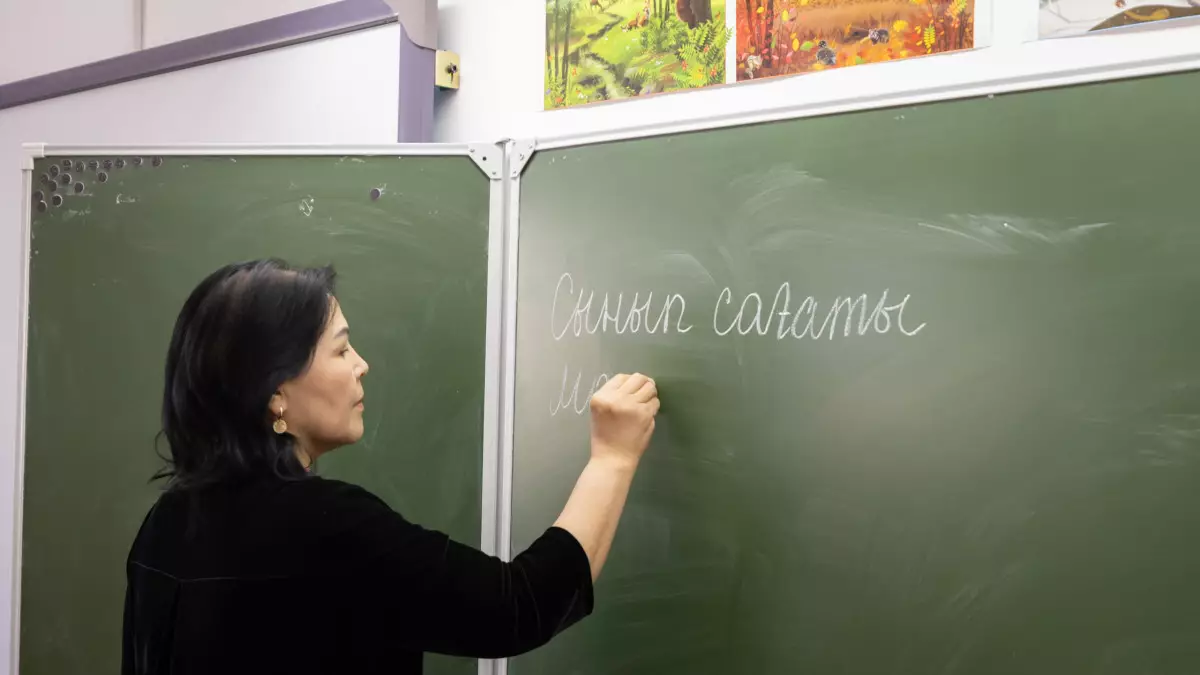 Зарплаты педагогов колледжей планируют повысить в Казахстане
