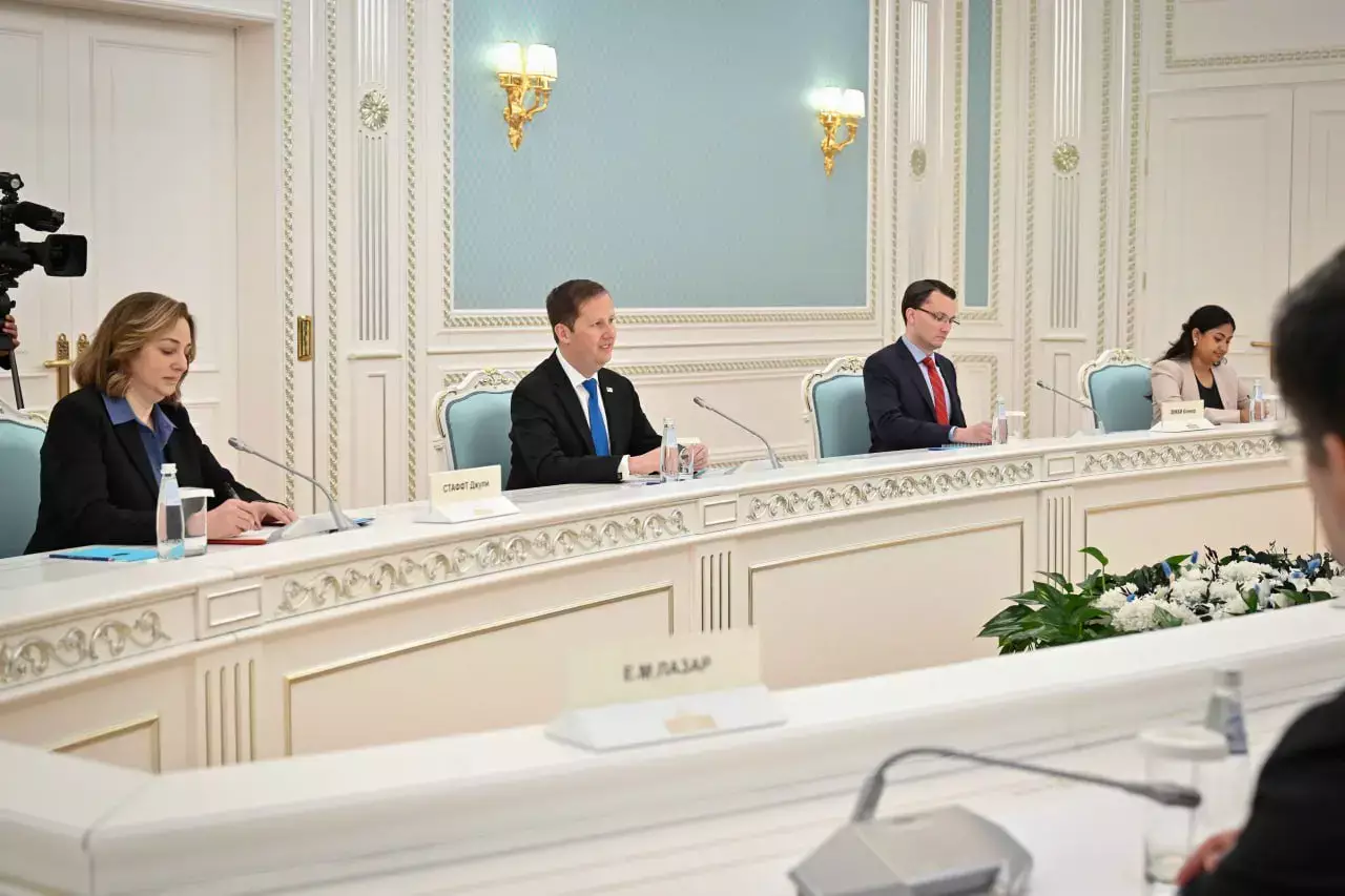 Тоқаевқа Трамптан сәлем жетті: Ақордада АҚШ өкілімен маңызды кездесу өтті