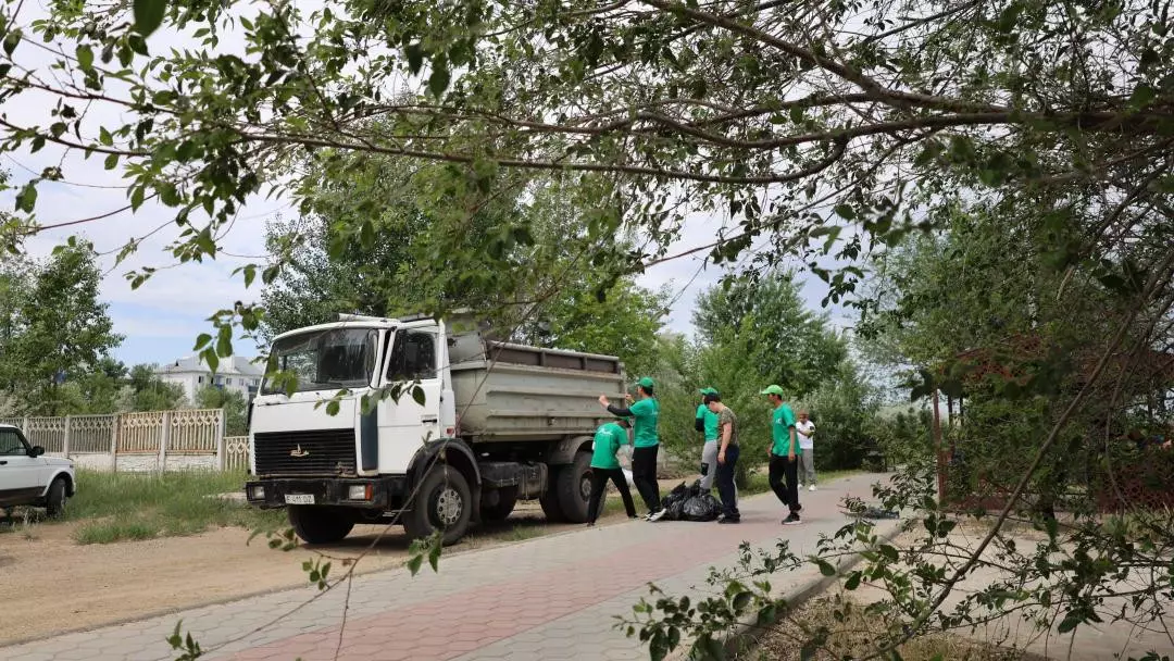 Более 130 человек навели порядок на визитной карточке Курчатова