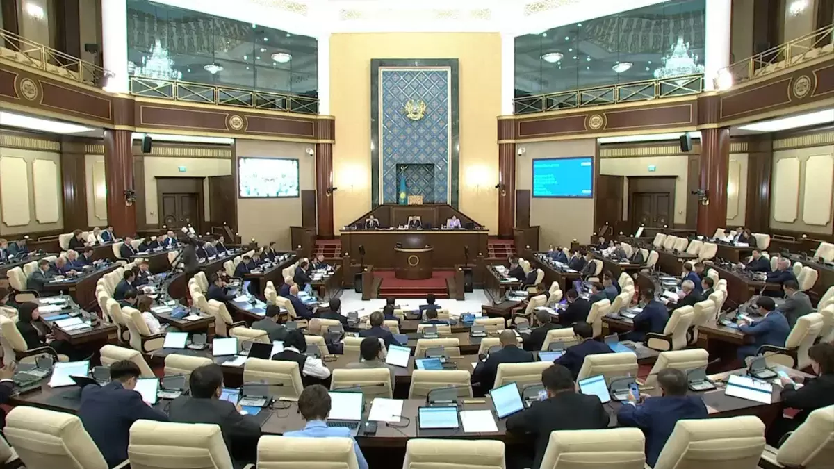 Әлихан Смайылов Үкіметтің бюджетті жоспарлаудағы қателіктерін сынға алды