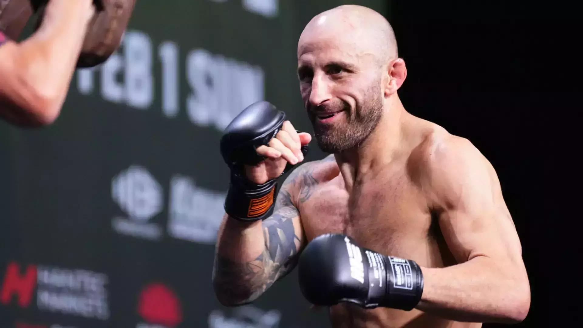 Волкановски назвал соперника для защиты титула UFC
