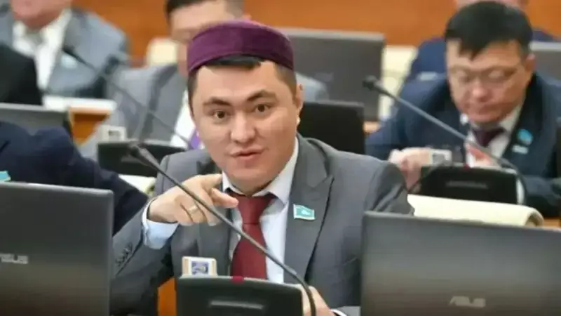 "Өзіңде бармен көзге ұрма..."