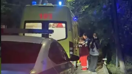 Женщина сорвалась с высоты в Алматы