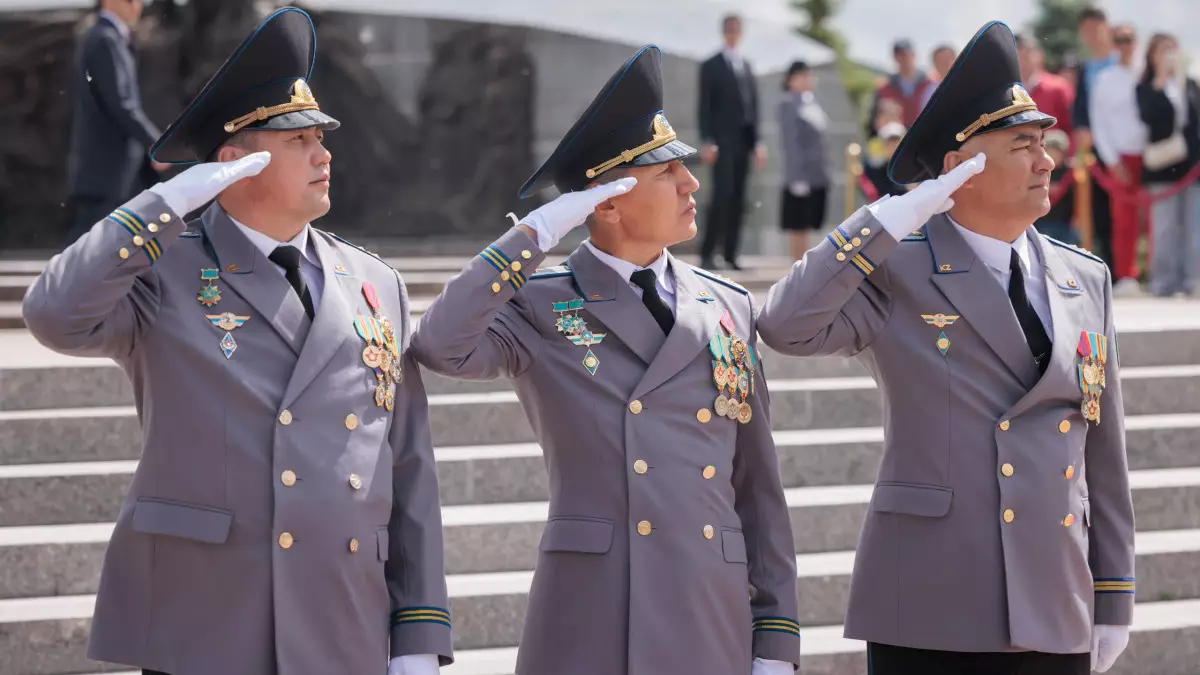 Қанша офицер бала күтіміне байланысты декретте жүр?