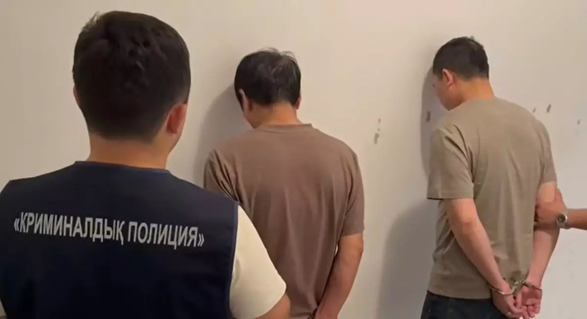 Иностранцы украли почти 8 млн тенге на борту авиарейса Шымкент-Астана