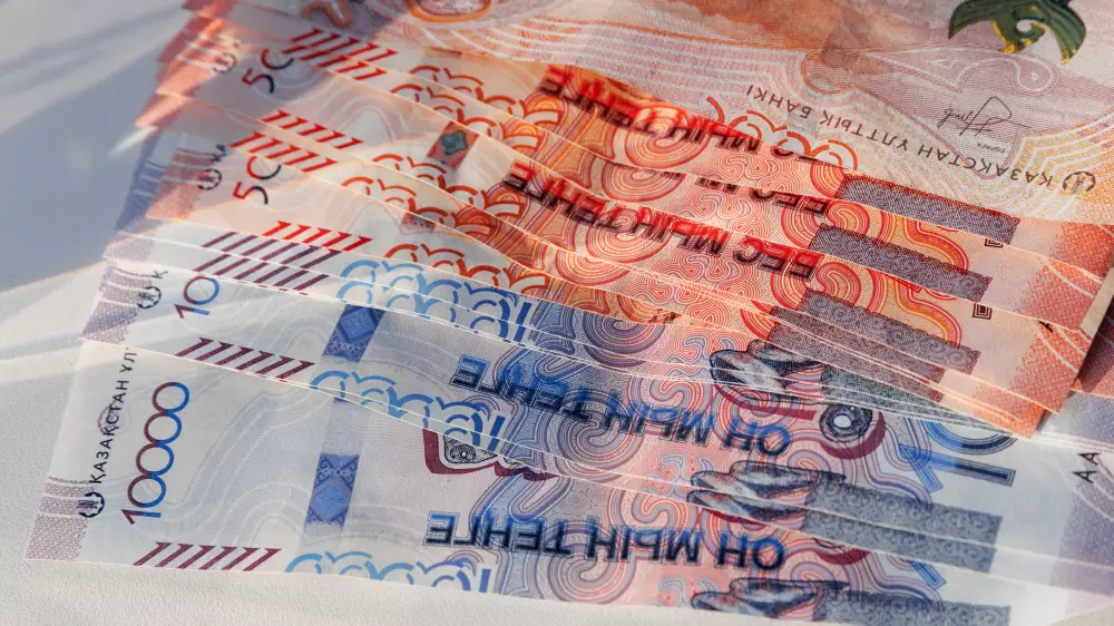 Неге қазақстандықтарға бөліп төлеу мен несие алу қиындай түсті?