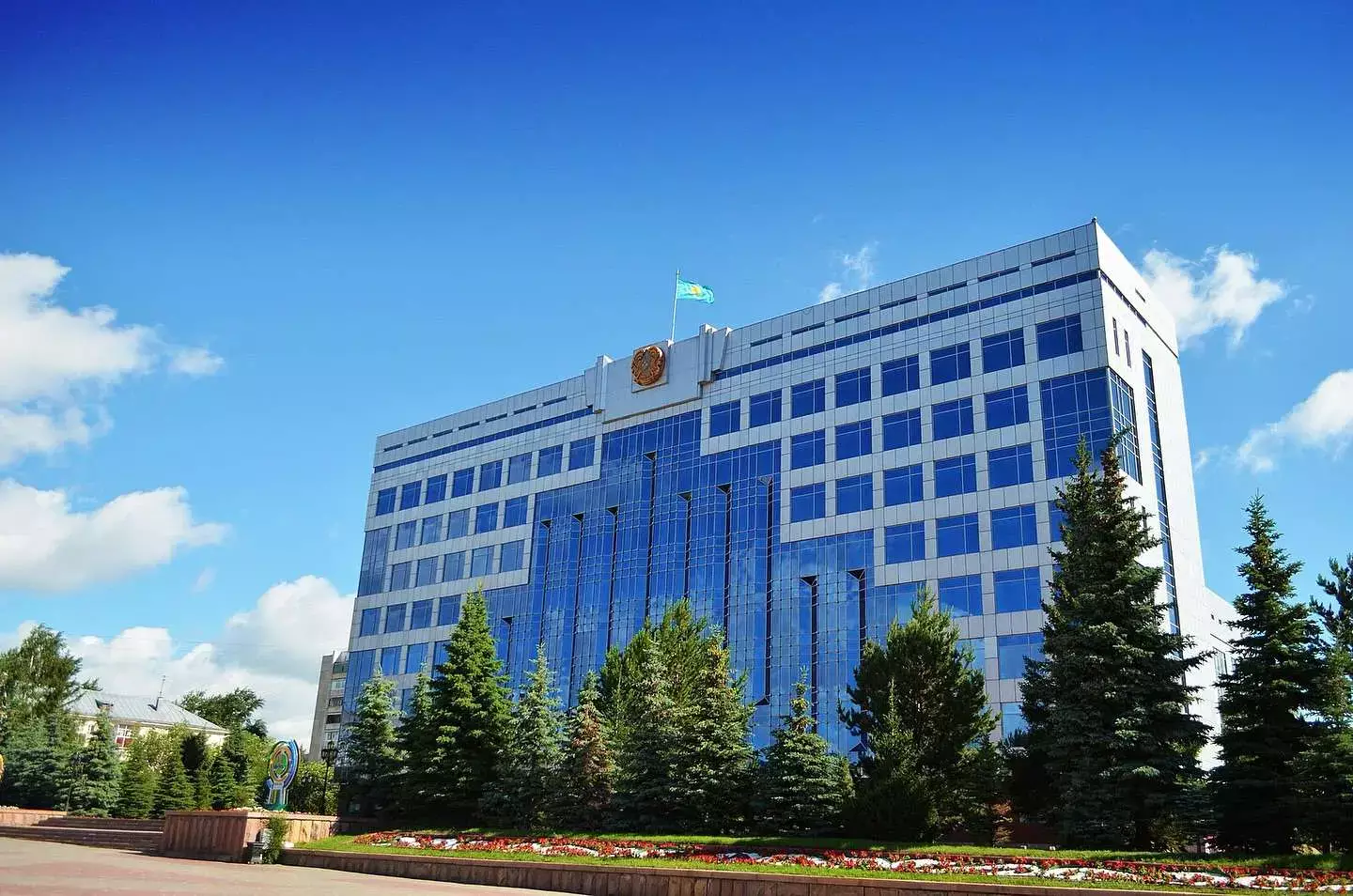 Газондар тақыр жерге айналған: Қостанай әкімдігі бюджеттің миллиондаған ақшасын желге шашты