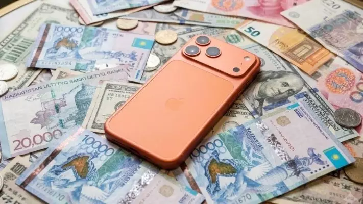  Алматыда полицияға көмектескен курьерге iPhone 17 мен 1 миллион теңге сыйға берілді 
