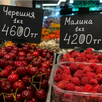 «Фрукты по цене мяса»: астанчане удивлены стоимостью ягод на рынках