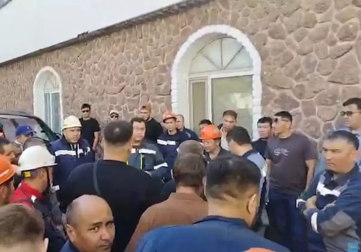 «Қазақмыста» ереуіл:  компания басшылығы жұмысшылар талабын орындай ма?