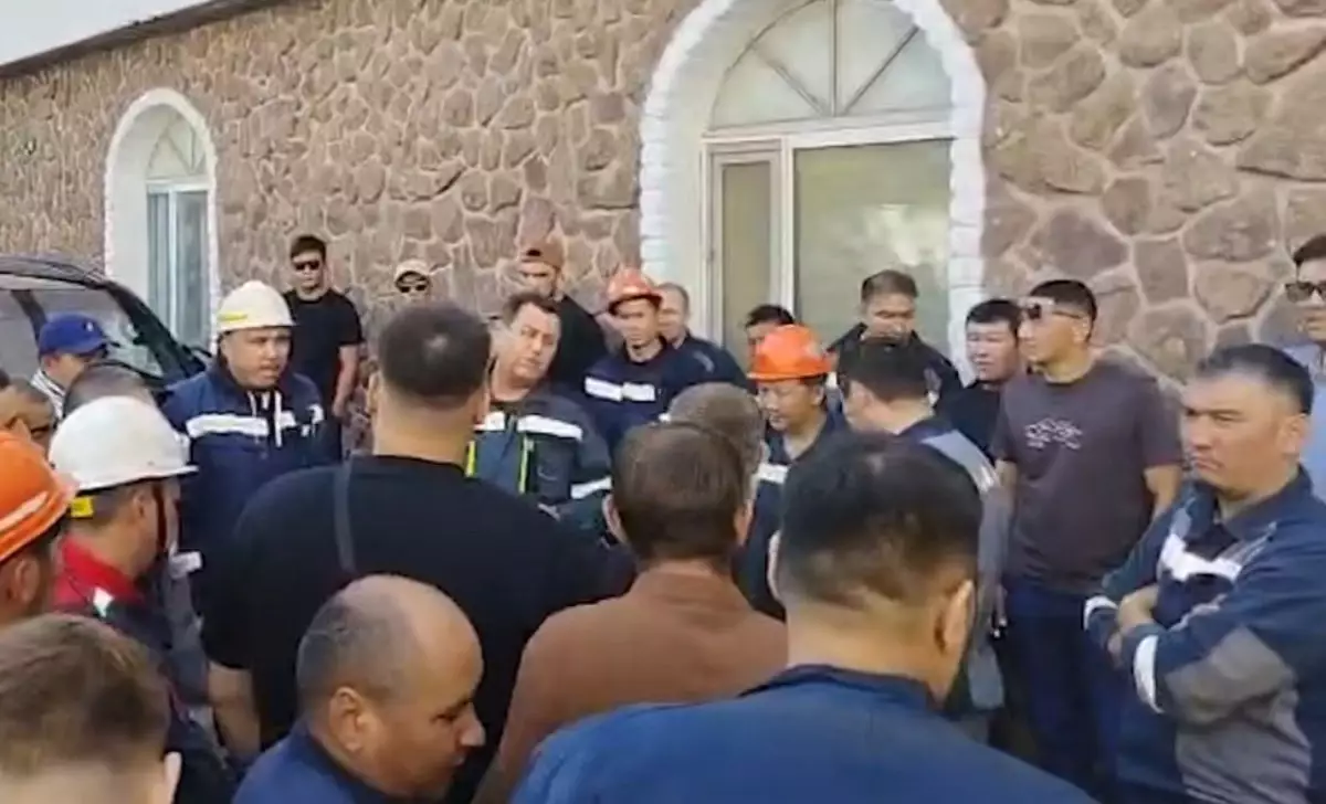Ұлытау облысында кеніш жұмысшылары жалақыны көтеруді талап етіп наразылыққа шықты