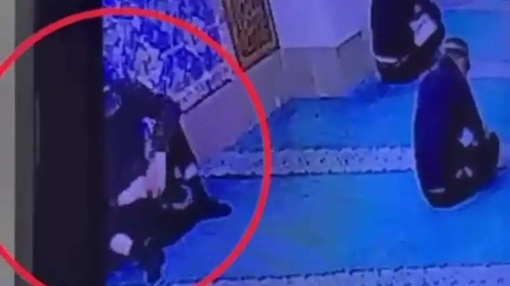Момент кражи в мечети попал на видео в Астане