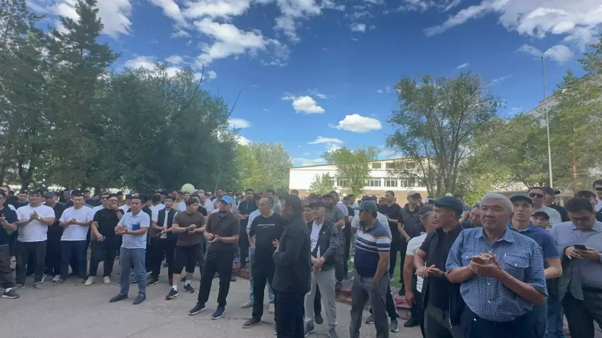 Первые шаги к обновлению: коллектив рудника встретил аплодисментами новое руководство