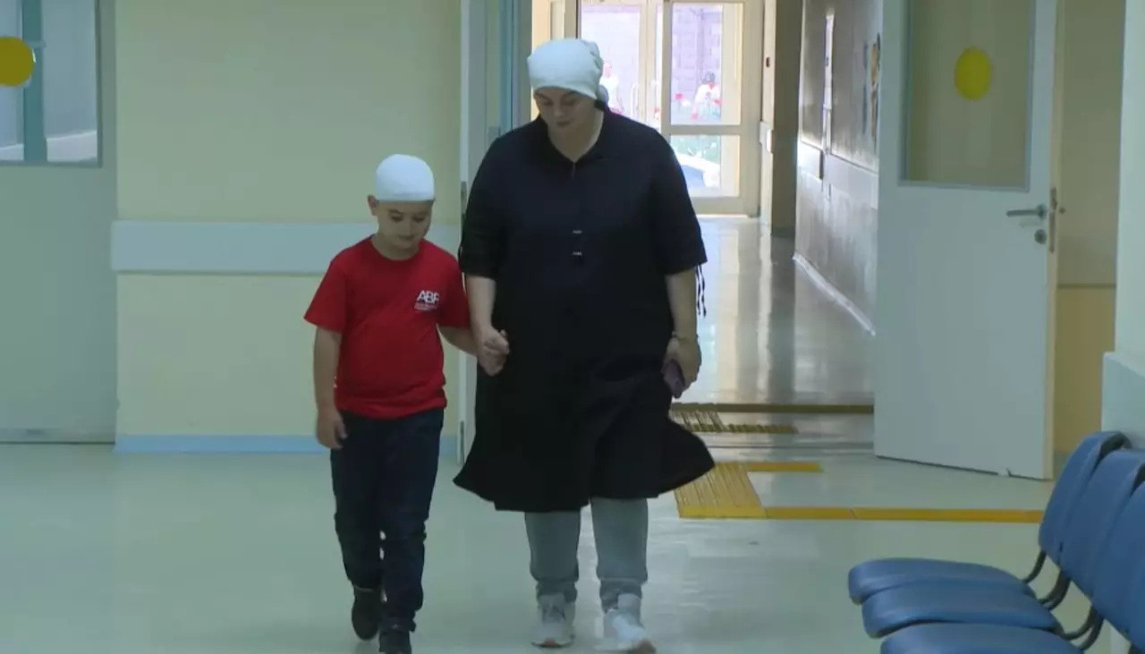Донор өзі өмірін сақтап қалған баламен кездесті