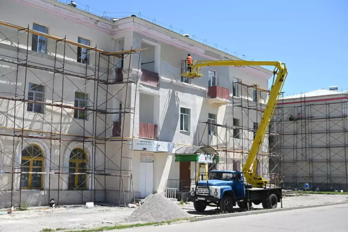 В Текели до конца года отремонтируют кровли 15 домов и фасады 14 многоэтажек