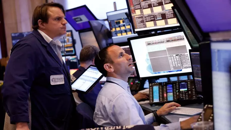 Один недооцененный ETF, в который стоит вложить 1000 долларов прямо сейчас, опережает основные индексы в этом году.