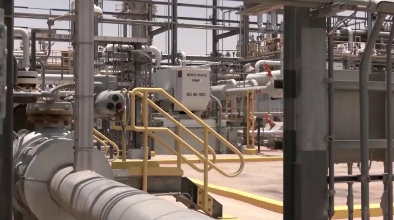 Добыча нефти в ОПЕК упала до минимума 26 лет
