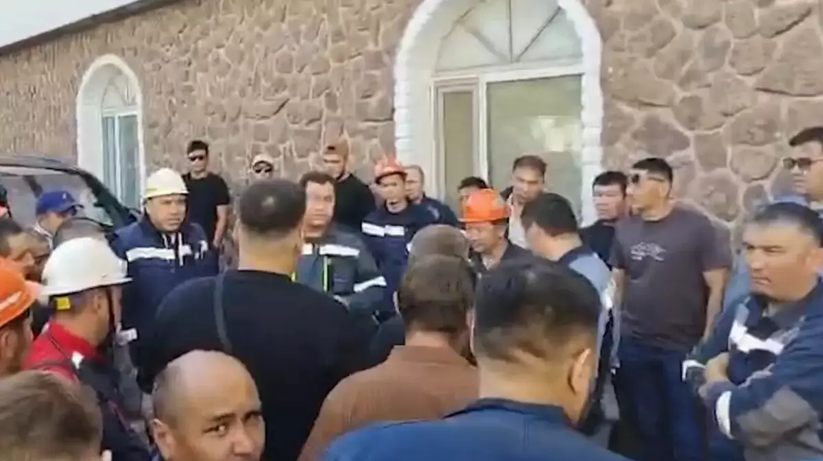 Зампред "Казахмыса" Саят Бакиров отстранен после забастовки шахтеров