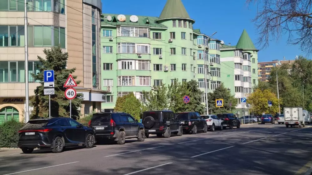 Үй жанындағы тұрақтар тегін болады: Алматыда жаңа ережелер қарастырылып жатыр