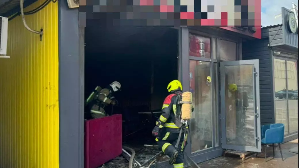 В Астане потушили пожар в павильоне быстрого питания
