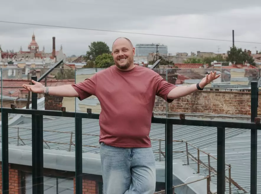«Отдых в хорошей компании меняет человека»: почему налоговый эксперт Дмитрий Казанцев стал туроператором