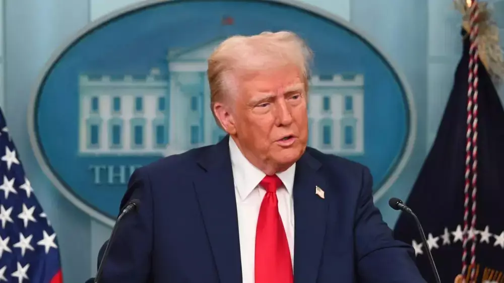  Дональд Трамп Иранға қарсы `өте қуатты соққы` жасалатынын мәлімдеді 