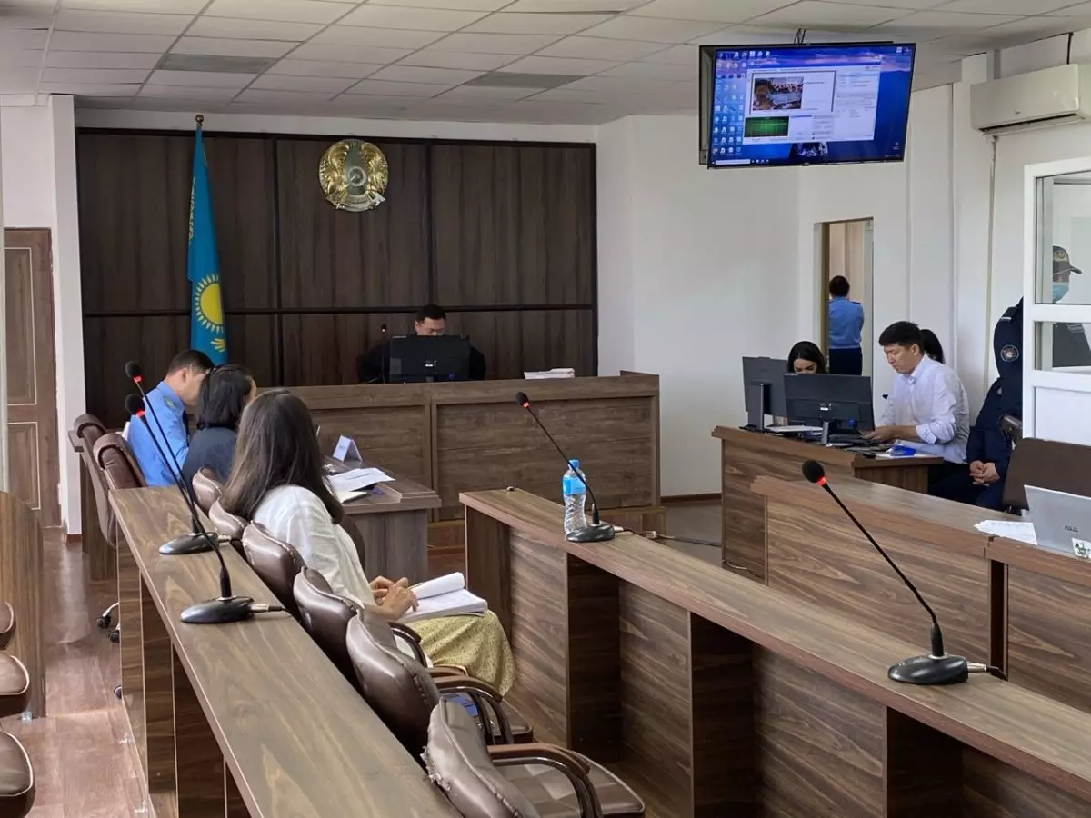 Ауысқан адвокат, үнсіз күдікті: Әл-Фарабидегі жол апаты бойынша сот процесі кейінге шегерілді